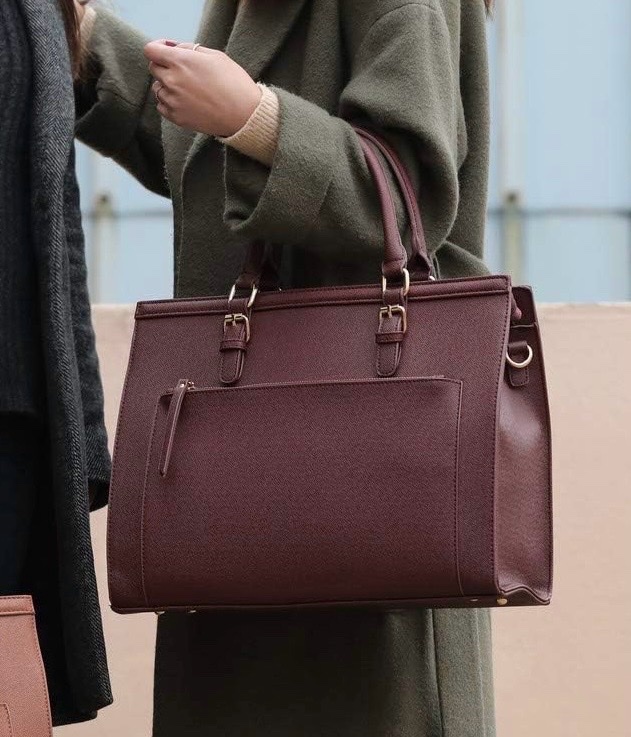 Grand sac à main couleur aubergine