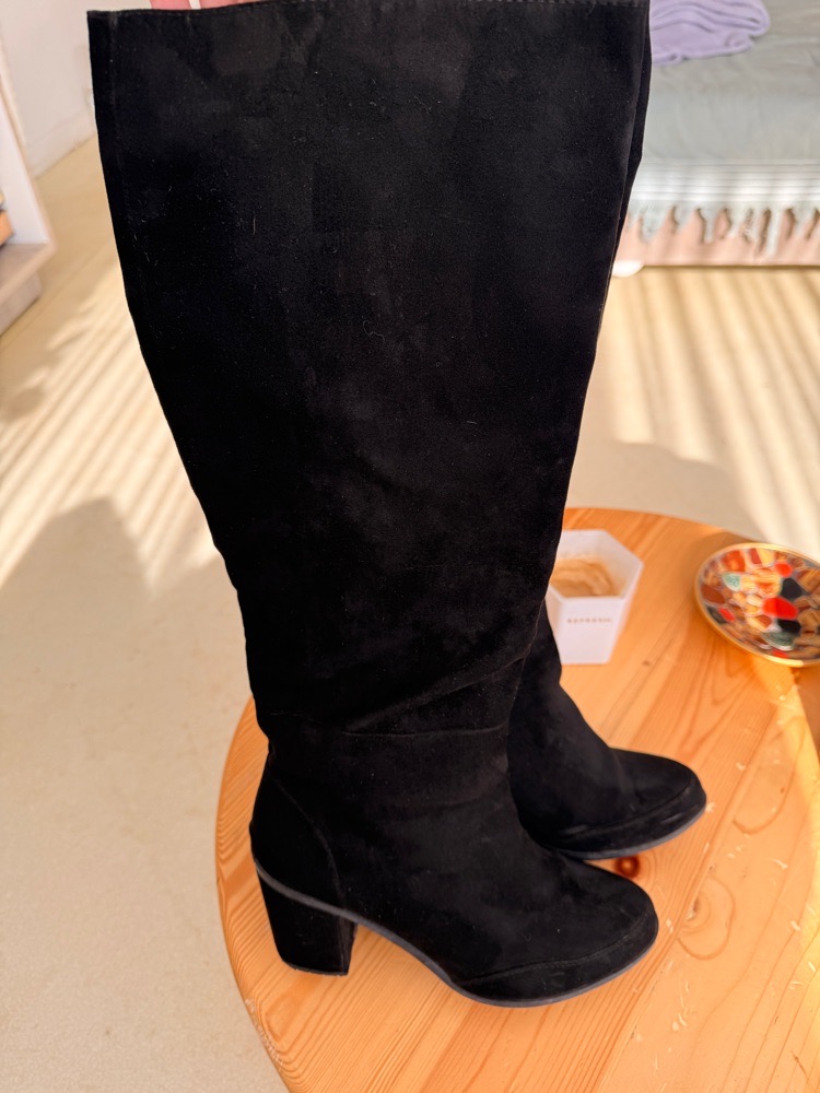 Bottes en daim noir