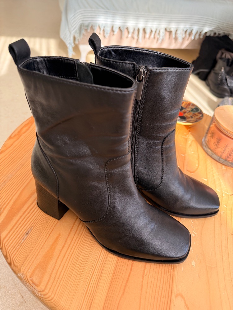 Bottines en cuir noir