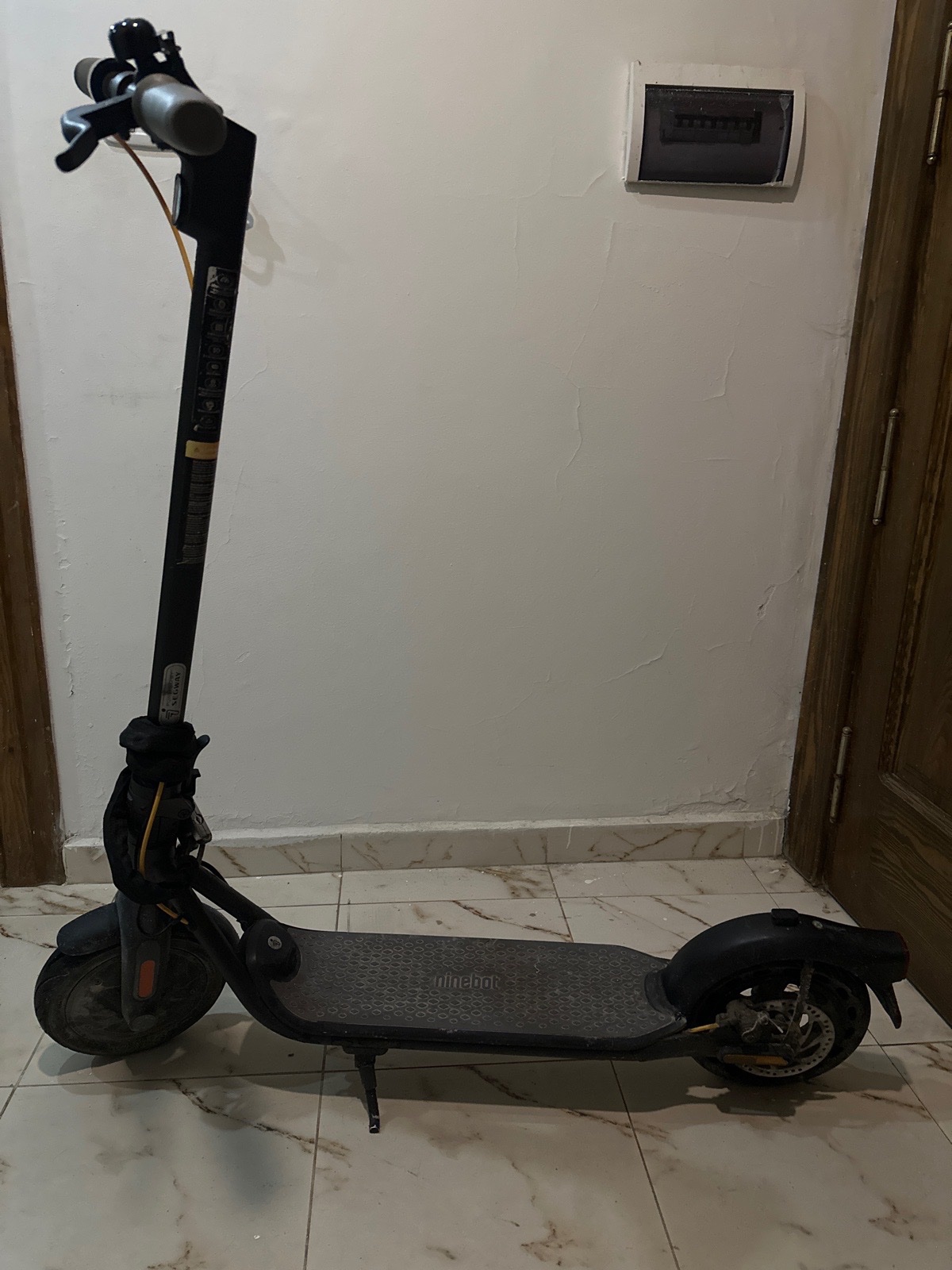 Trottinette électrique Xiaomi Ninebot en très bon état + chargeur