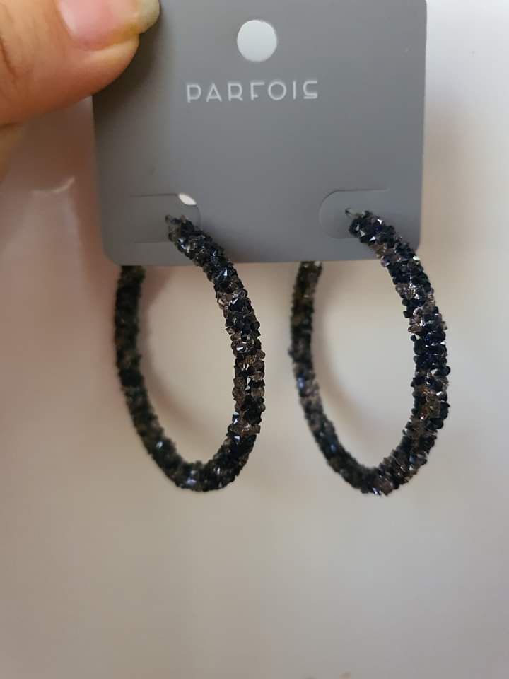 boucles d'oreilles parfois