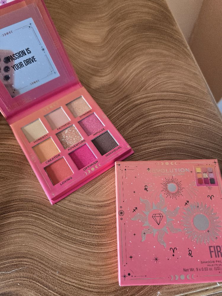 Palette Revolution rose