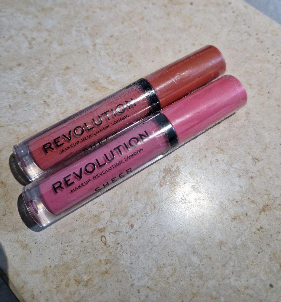 2 gloss Revolution