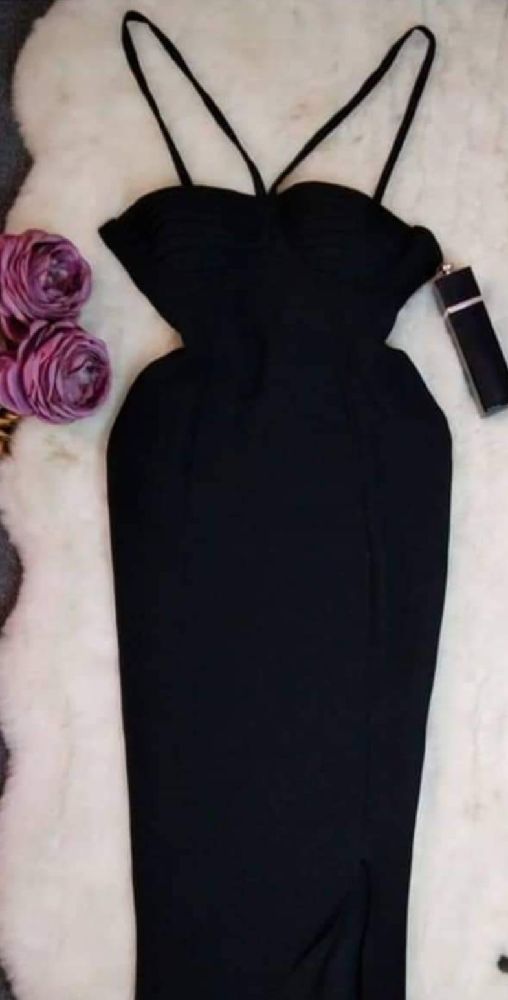 robe soirée noir, très élégante 