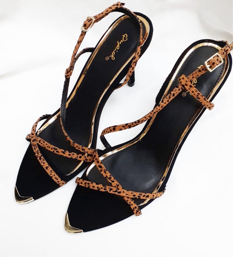 Des talons léopard pointure 40 jamais portés