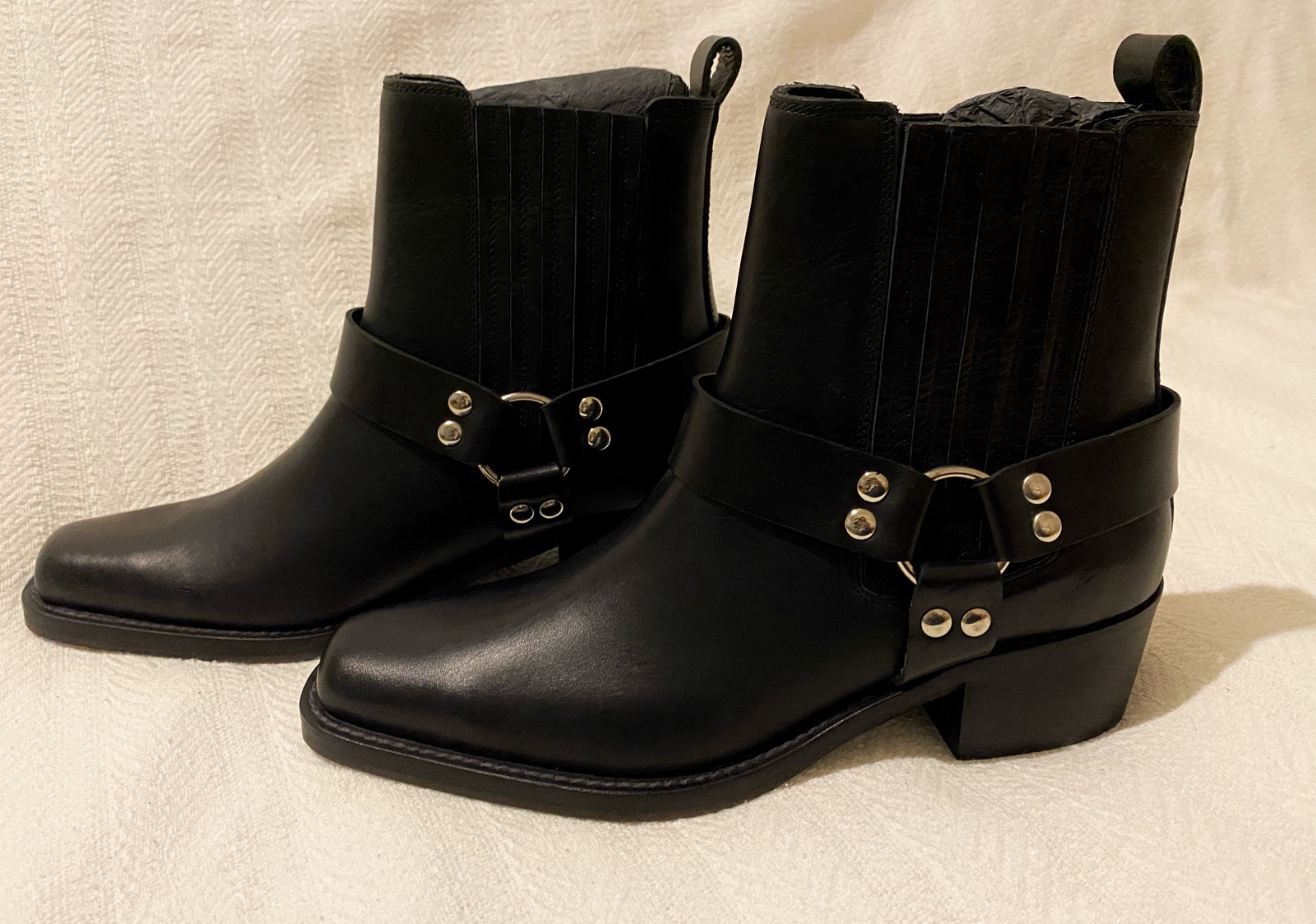 Des bottines en vrai cuir pointure 40 jamais portées toutes neuves