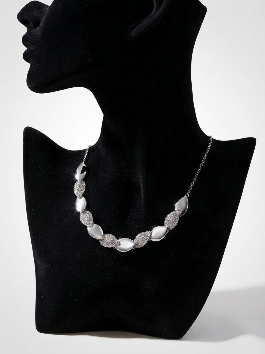 Collier acier inoxydable feuilles strass