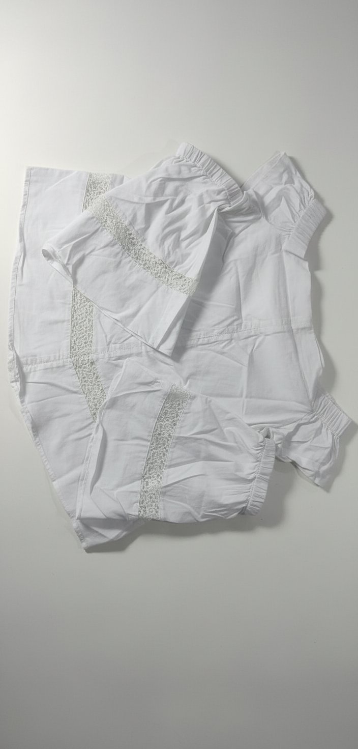 Chemise avec manche découpée