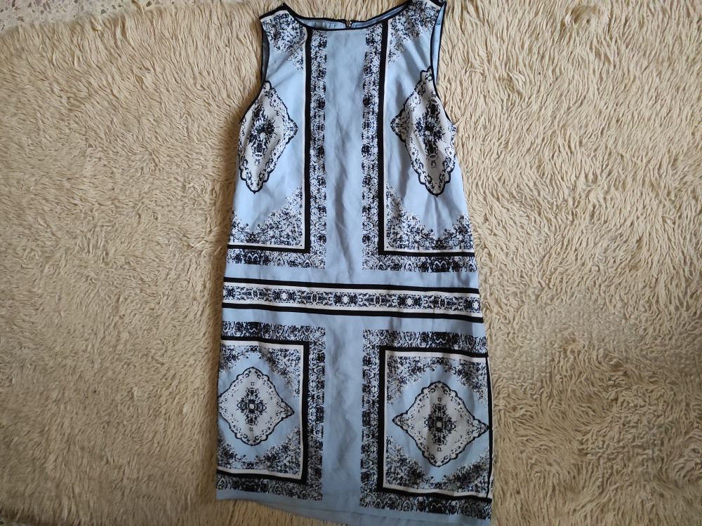 Robe imprimé foulard tres élégante