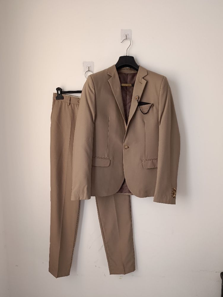 Costume pour un jeune homme 