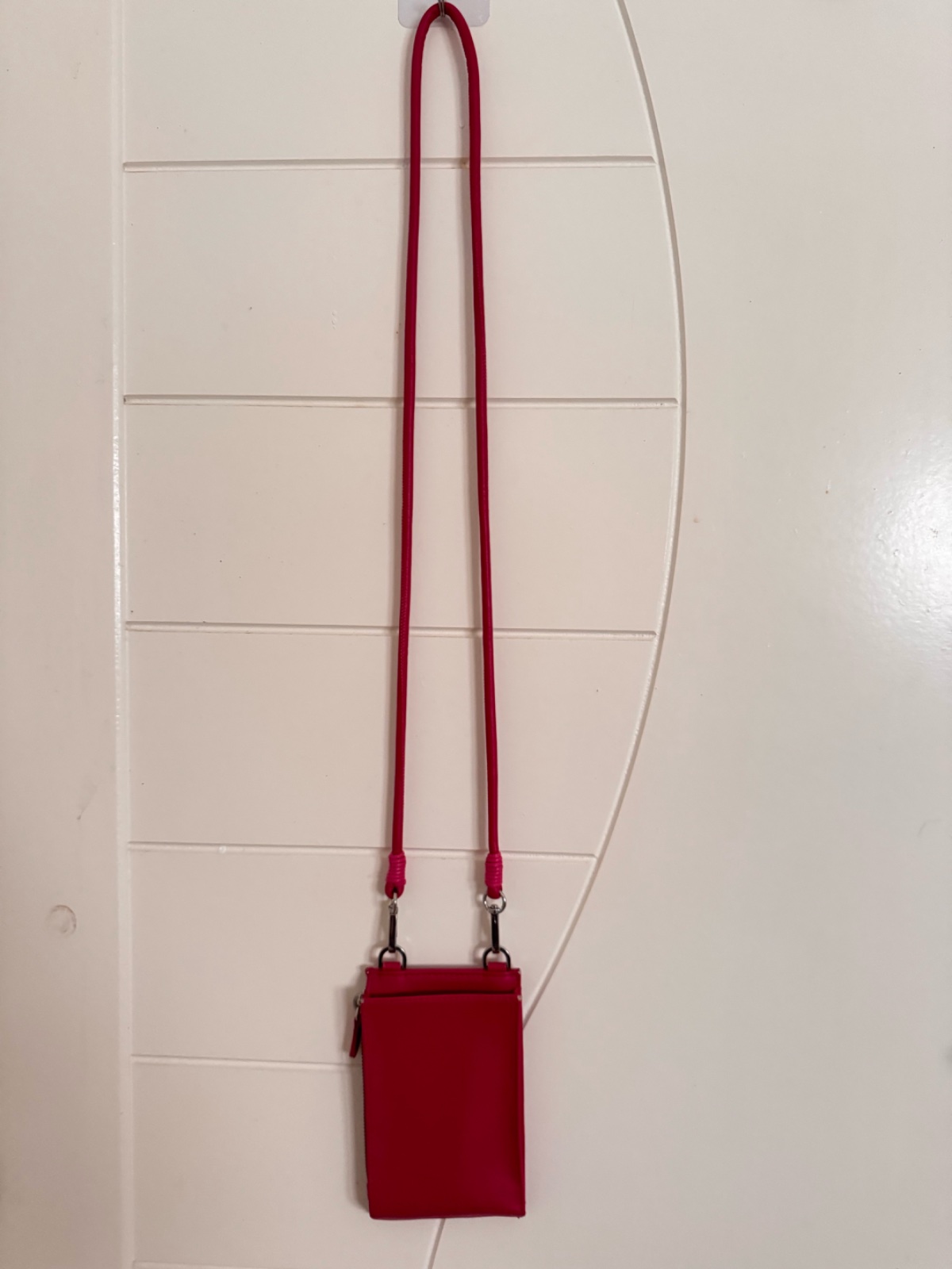 Sac téléphone bandoulière fuchsia — petit & pratique