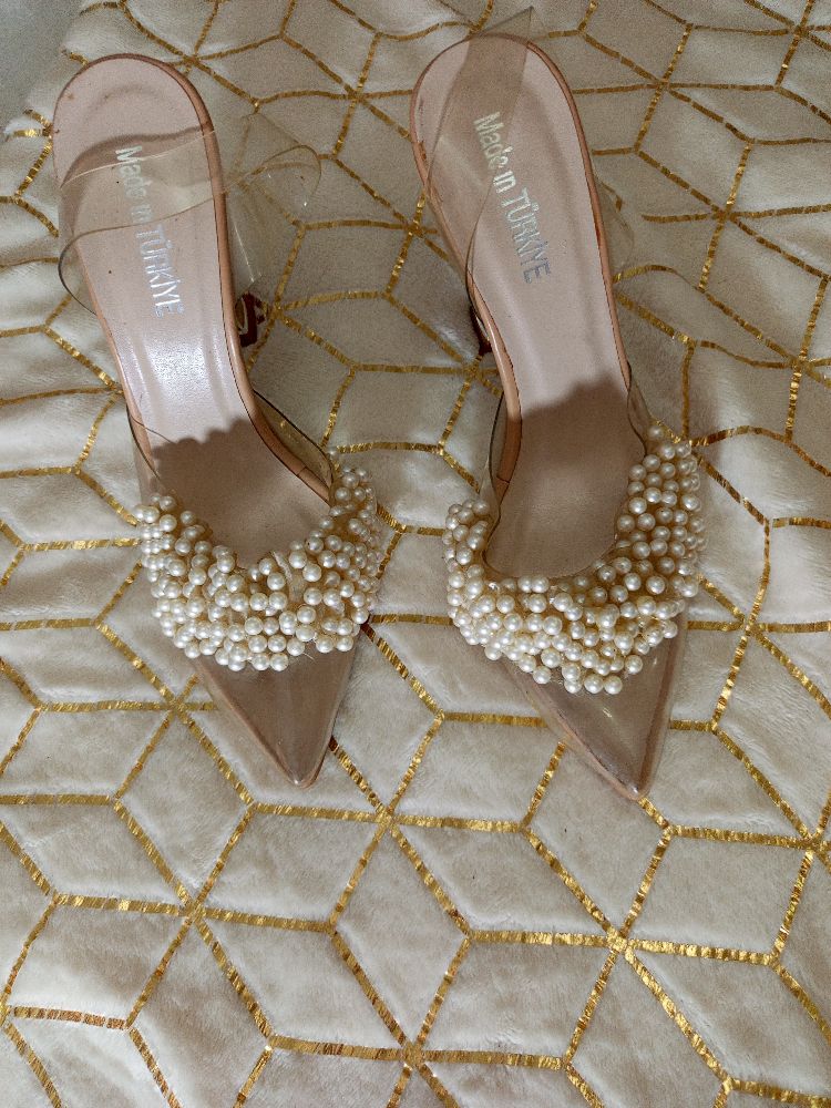 Escarpin transparent avec perles