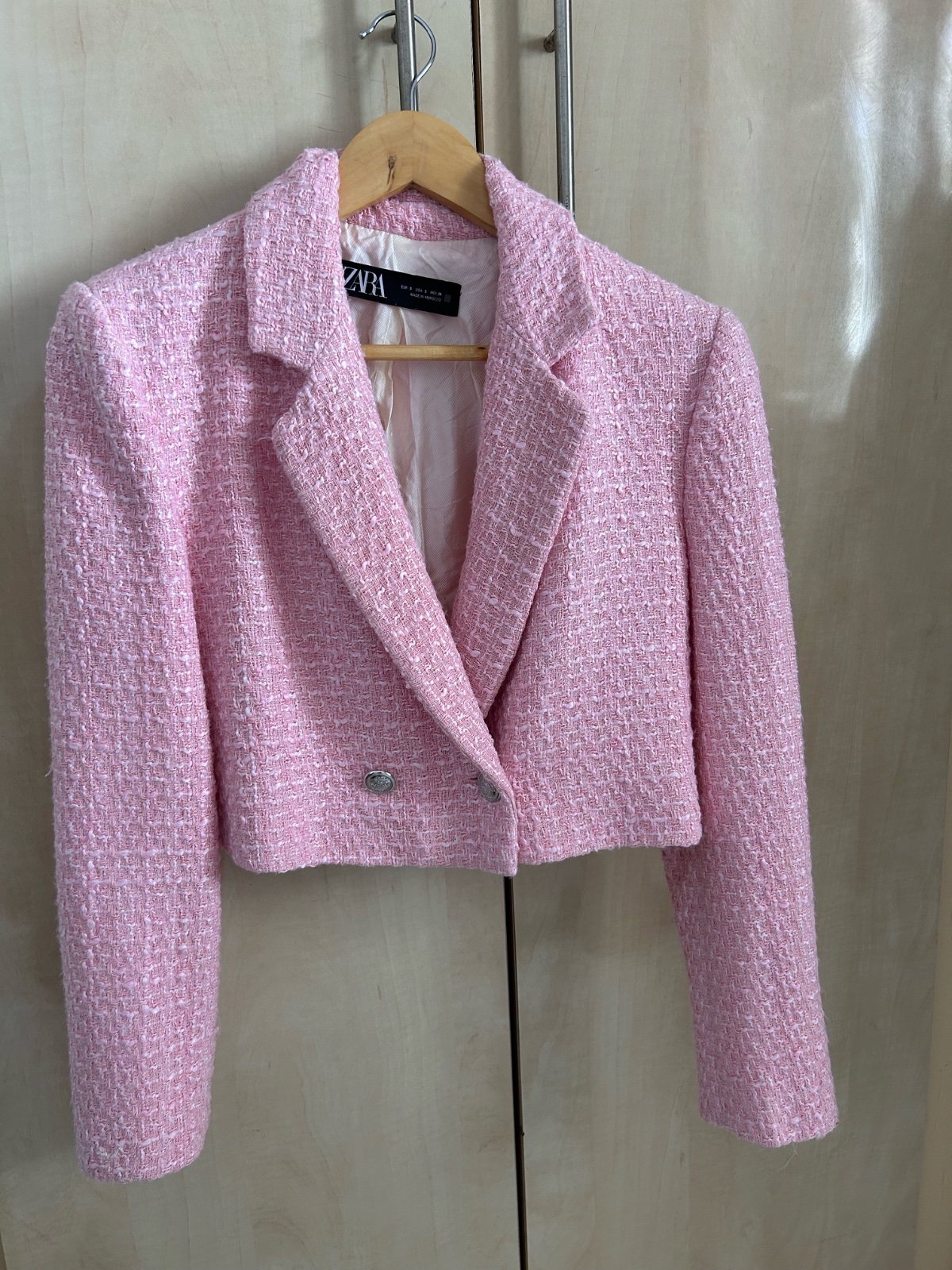 Veste courte en tweed rose pastel à boutons argentés - Zara (Taille S)