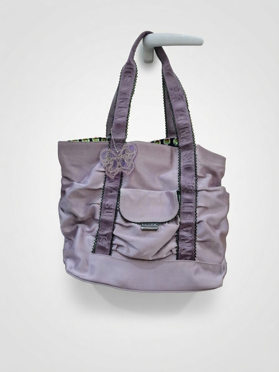 Sac a main satiné violet clair avec motif