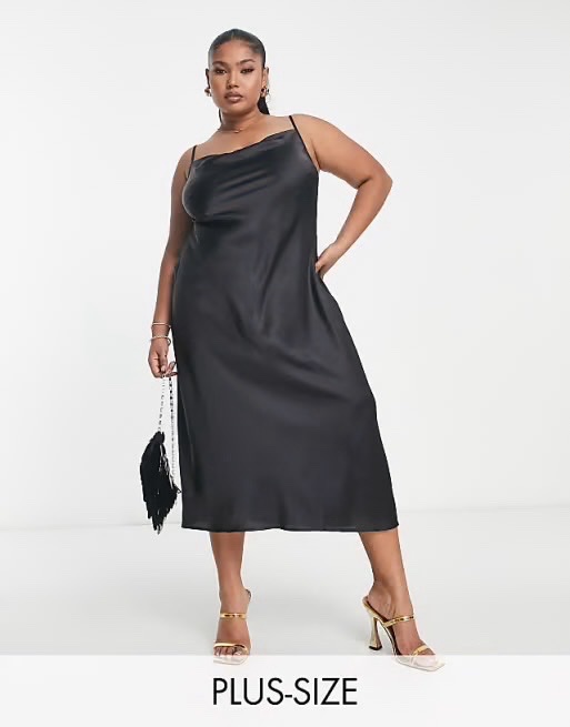 Robe noir satinée neuve