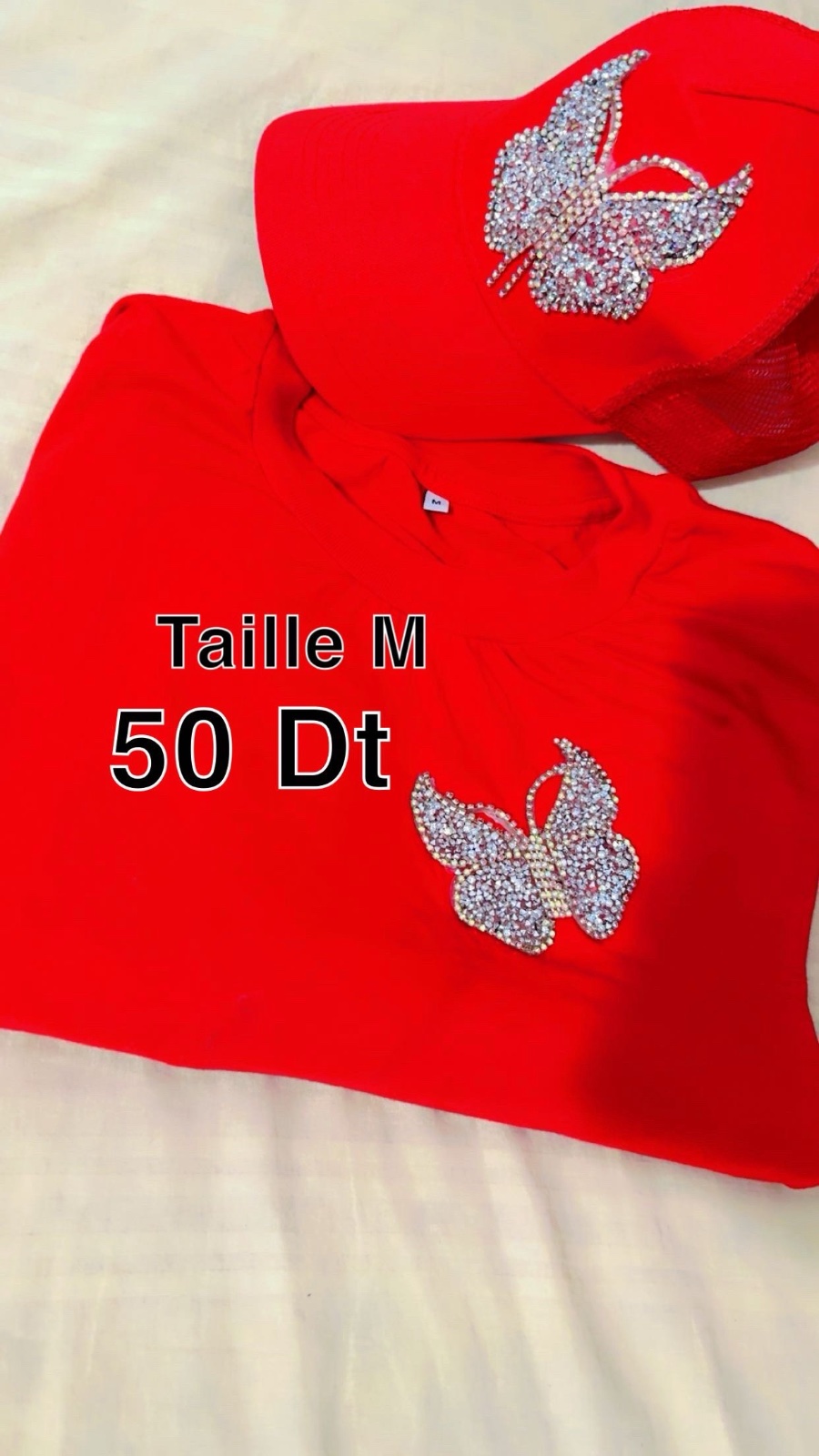 Pull rouge avec casquette