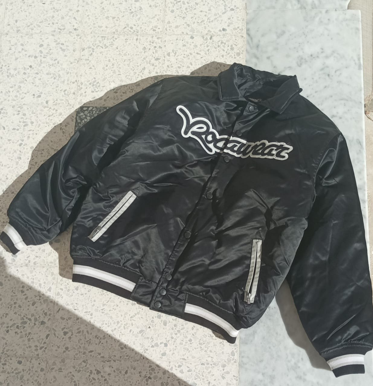 Veste noire Rocawear taille Xl w tlebes L