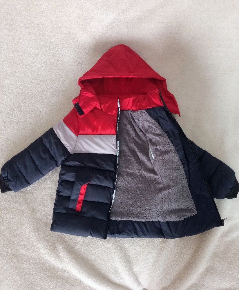 Manteau neuf pour garçon 4-5 ans+capuche + doublure chaude
