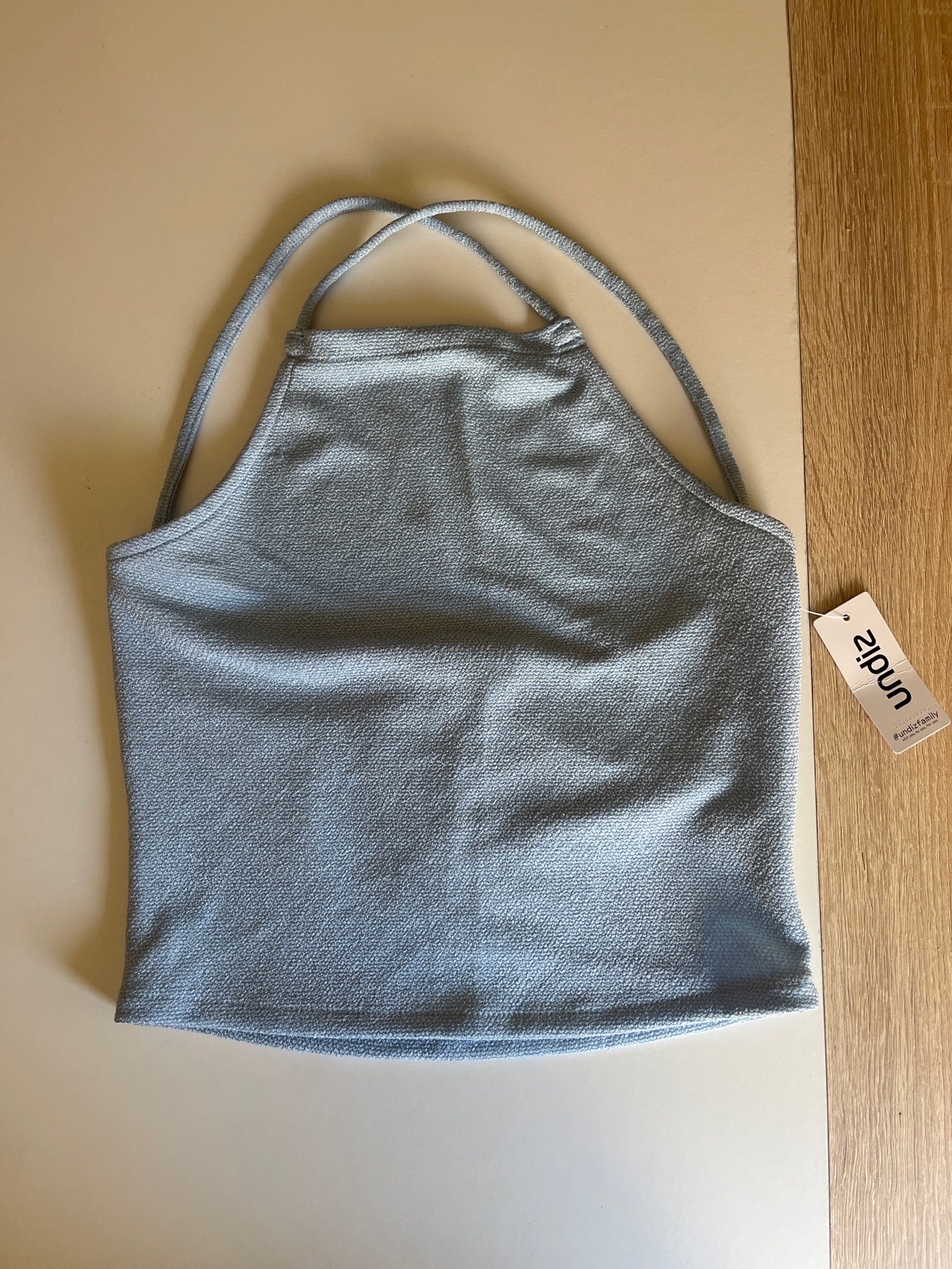 “Cute blue glitter top, backless and perfect for summer 💙”