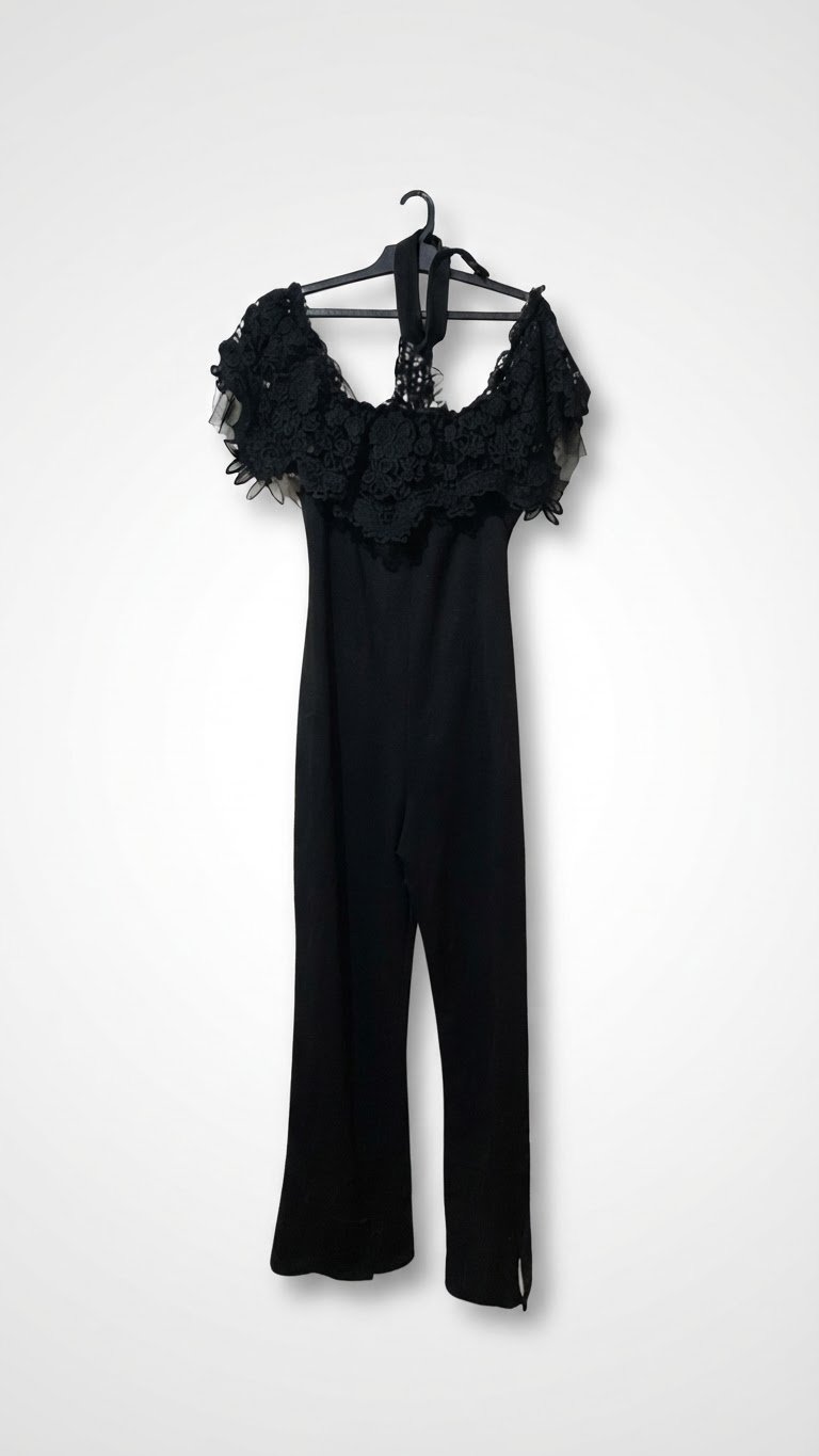 Combinaison noire en dentelle