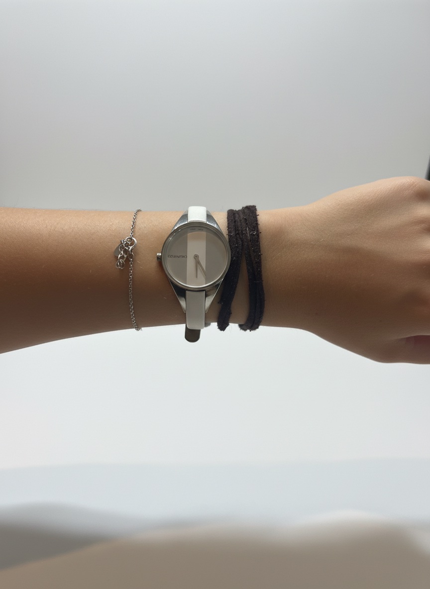 Une. Montre Calvin Klein.