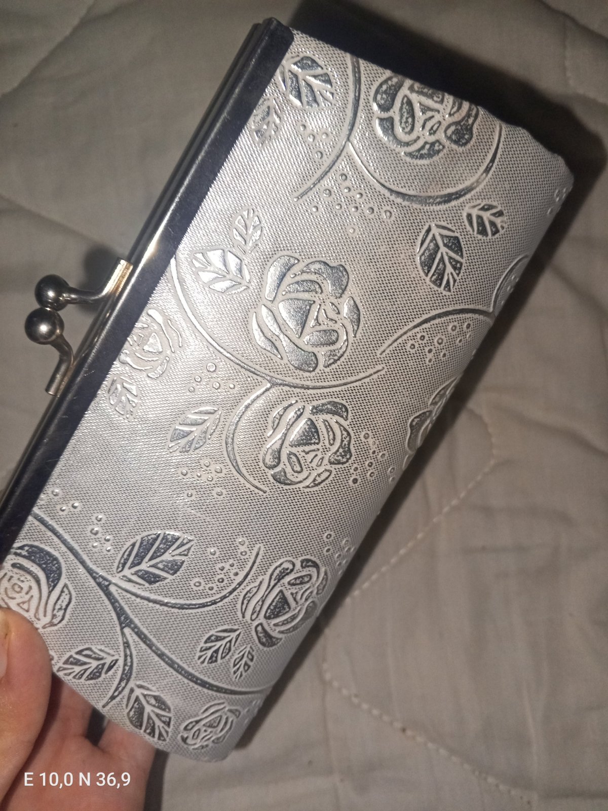 Lot de Soirée : Pochette Argentée et Sandales à Talons (Marque NAJEH) 