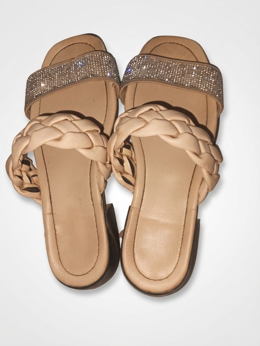 Sandales d'eté chics tresses et strass 