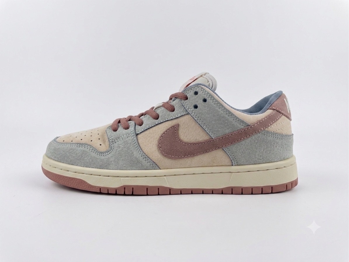 Baskets Femmes Nike Dunk Low (Taille 37)