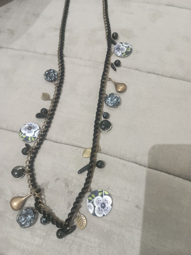 Collier importé Paris 