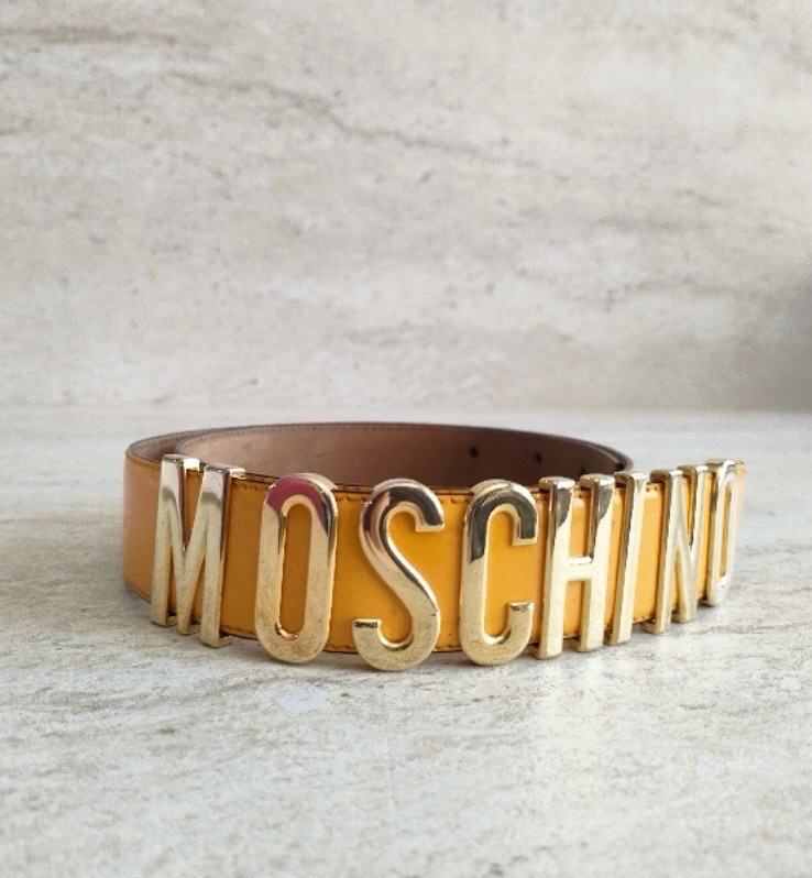 Une magnifique ceinture Moschino