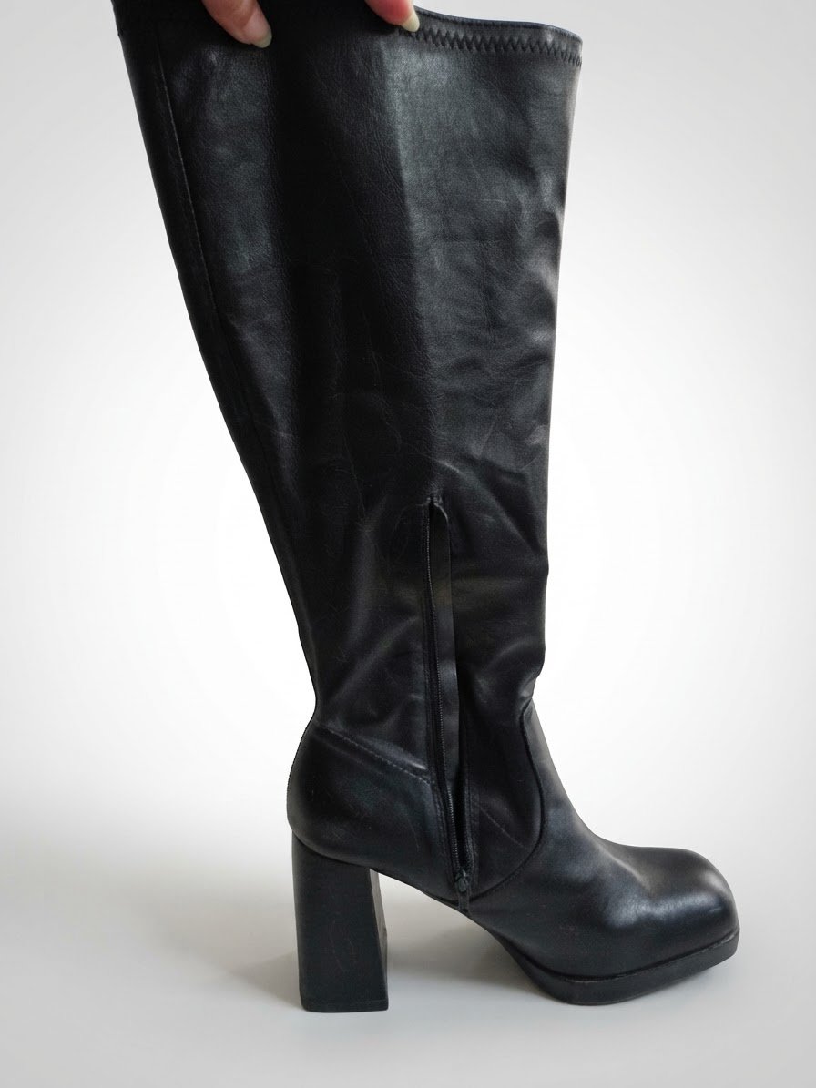 Heeled black boots