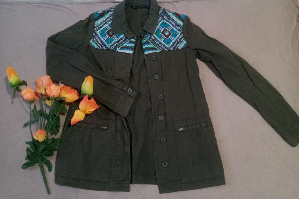 Veste en vert militaire très bonne ocasion mes amours profitez 💚💙💣