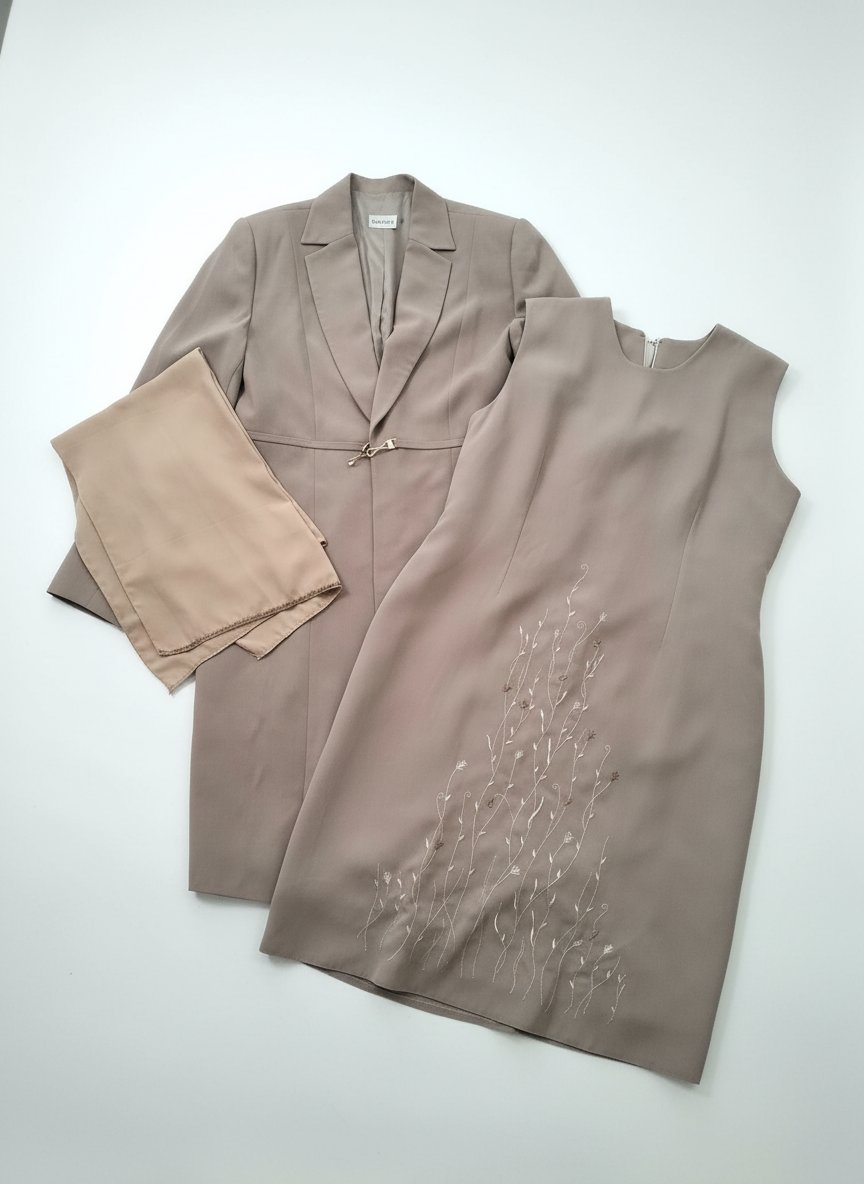Ensemble deux pièces et foulard 