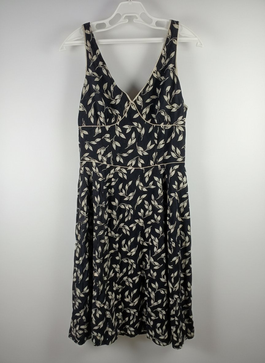 Robe noir avec fleurs