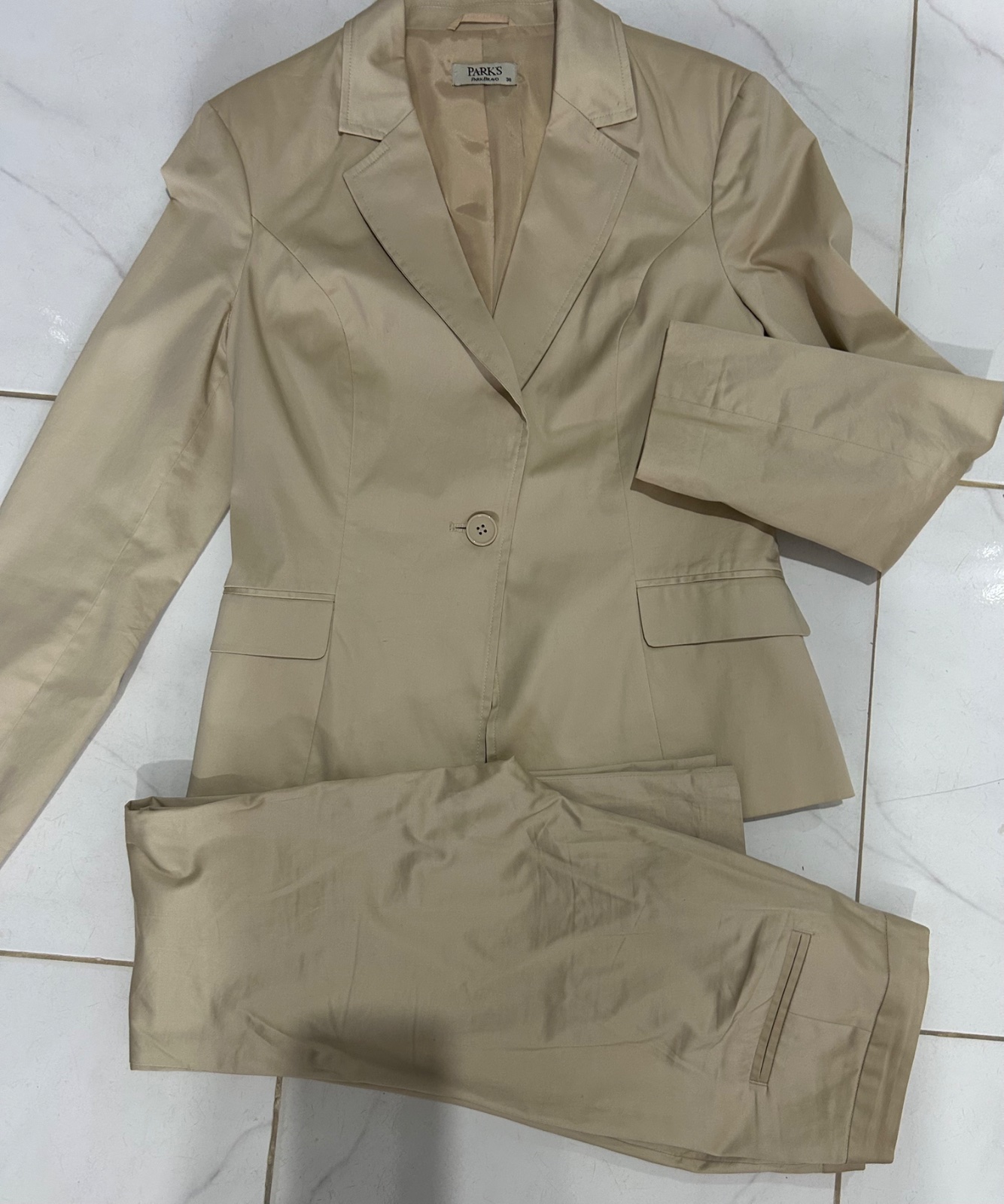 Ensemble tailleur beige taille 38