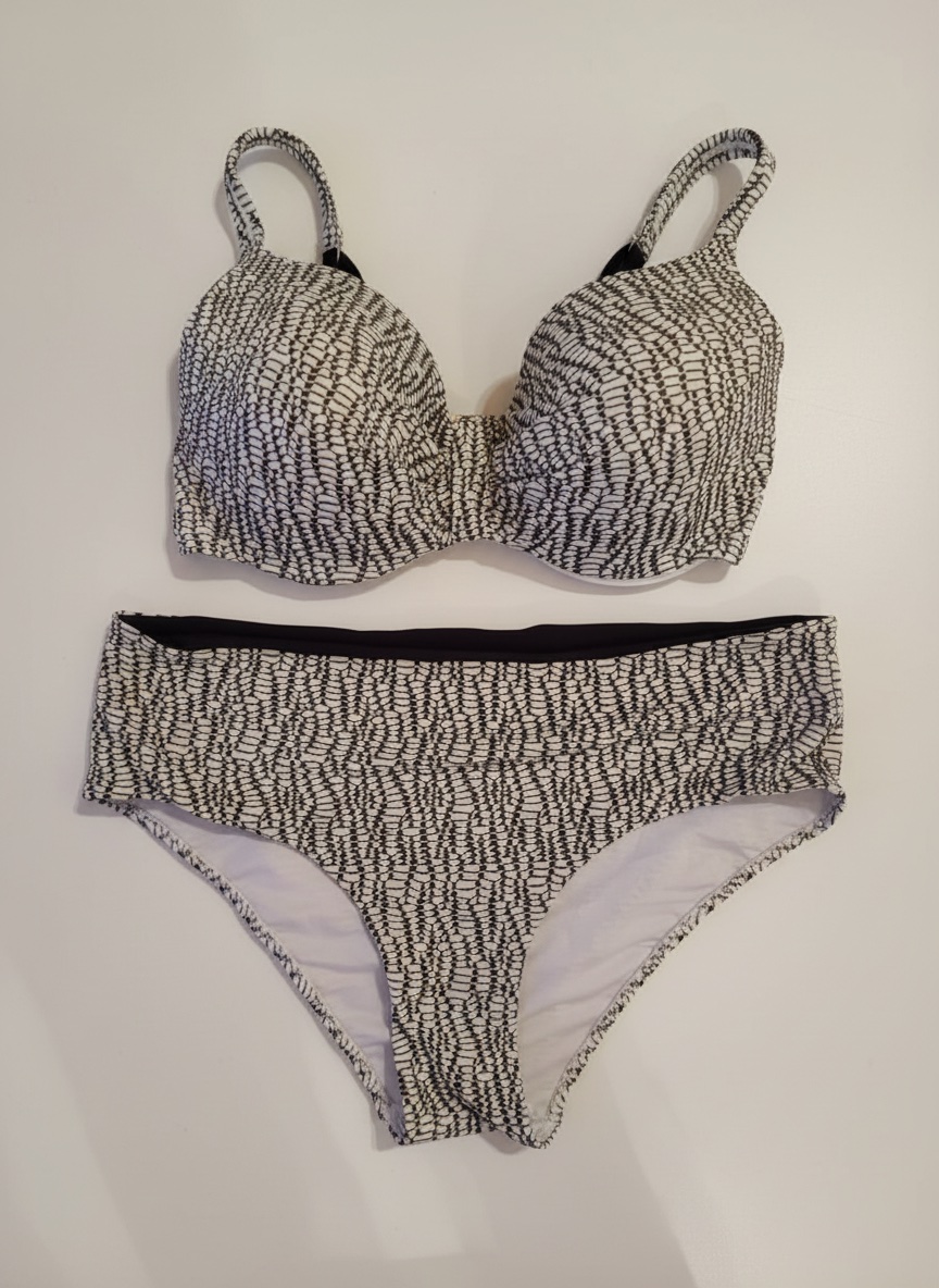 Un bikini neuf jamais porté taille 44 de la marque Lovable 