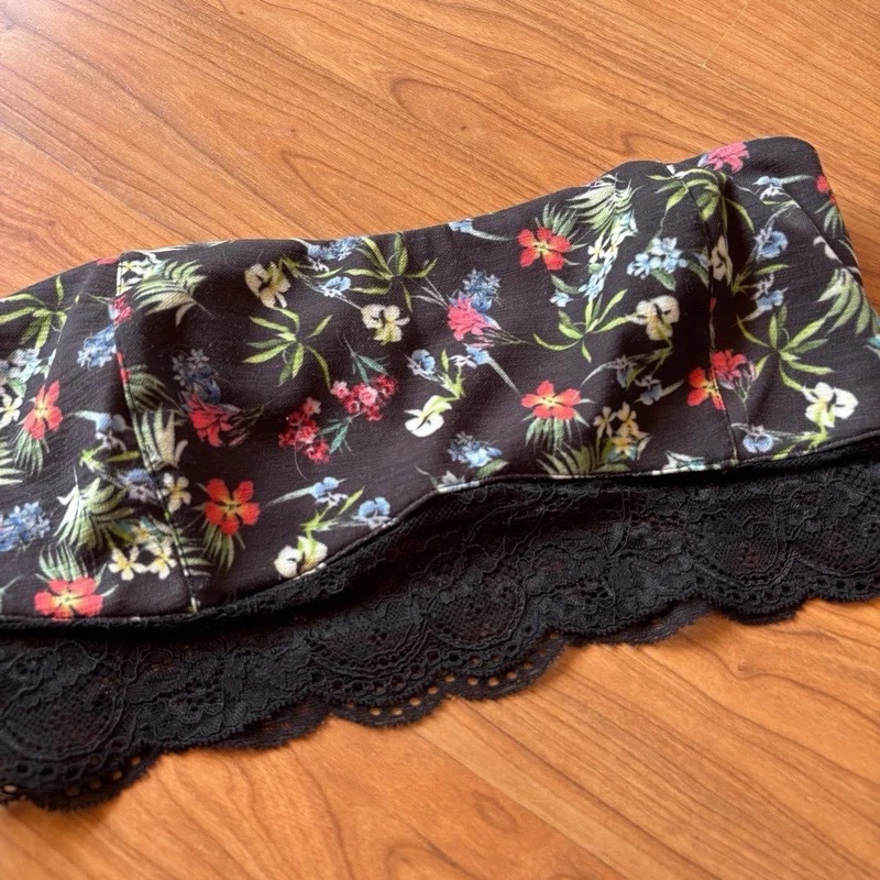 Top fleuri taille S de la marque Bershka 