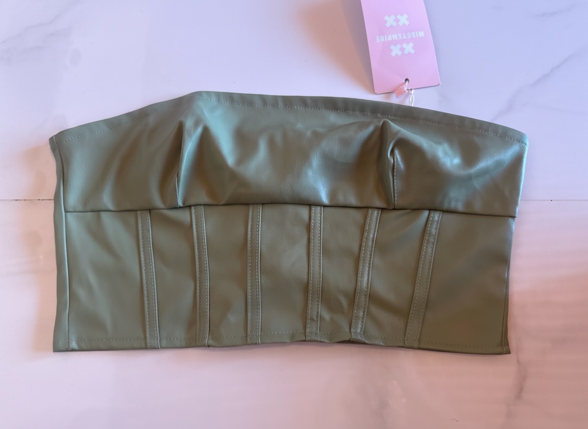 Crop Top Cuir en vert neuf jamais porté 