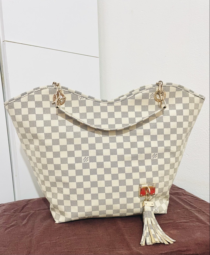 LOUIS Vuitton 