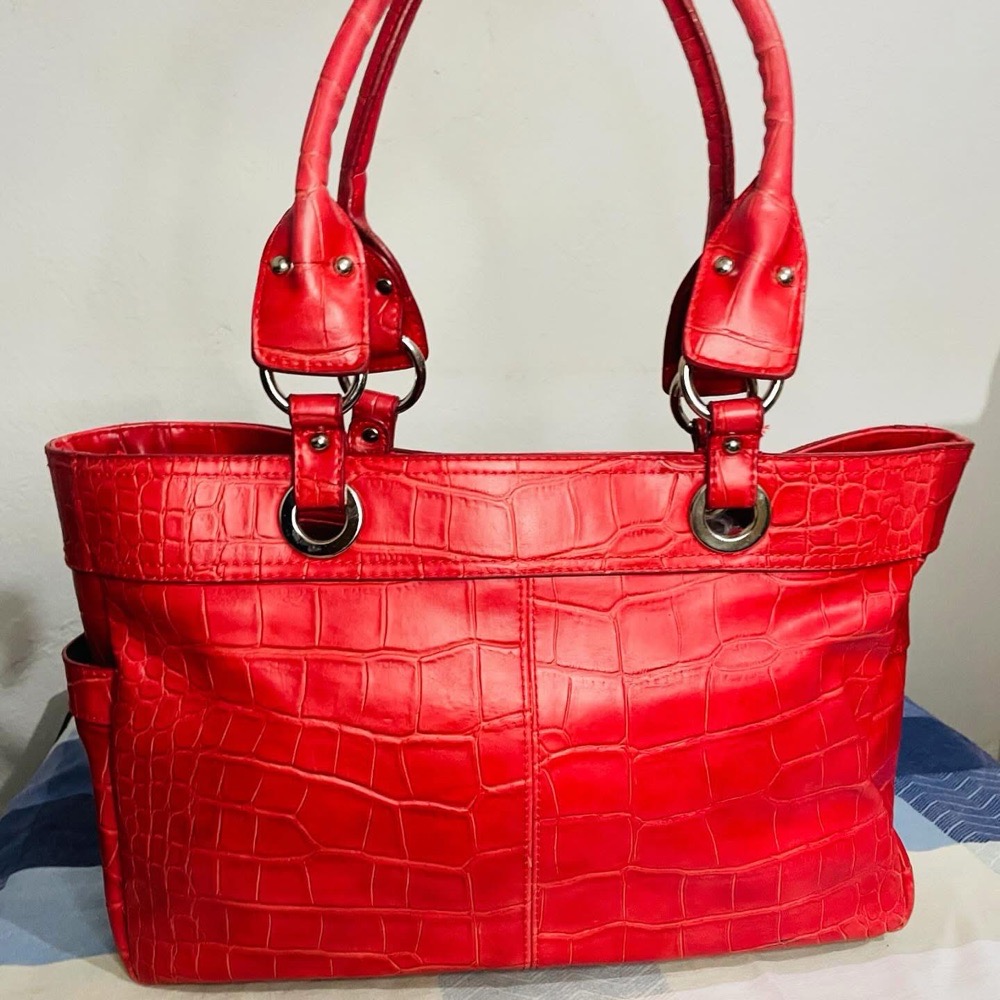 Red crocodile vintage Nine weat bag
