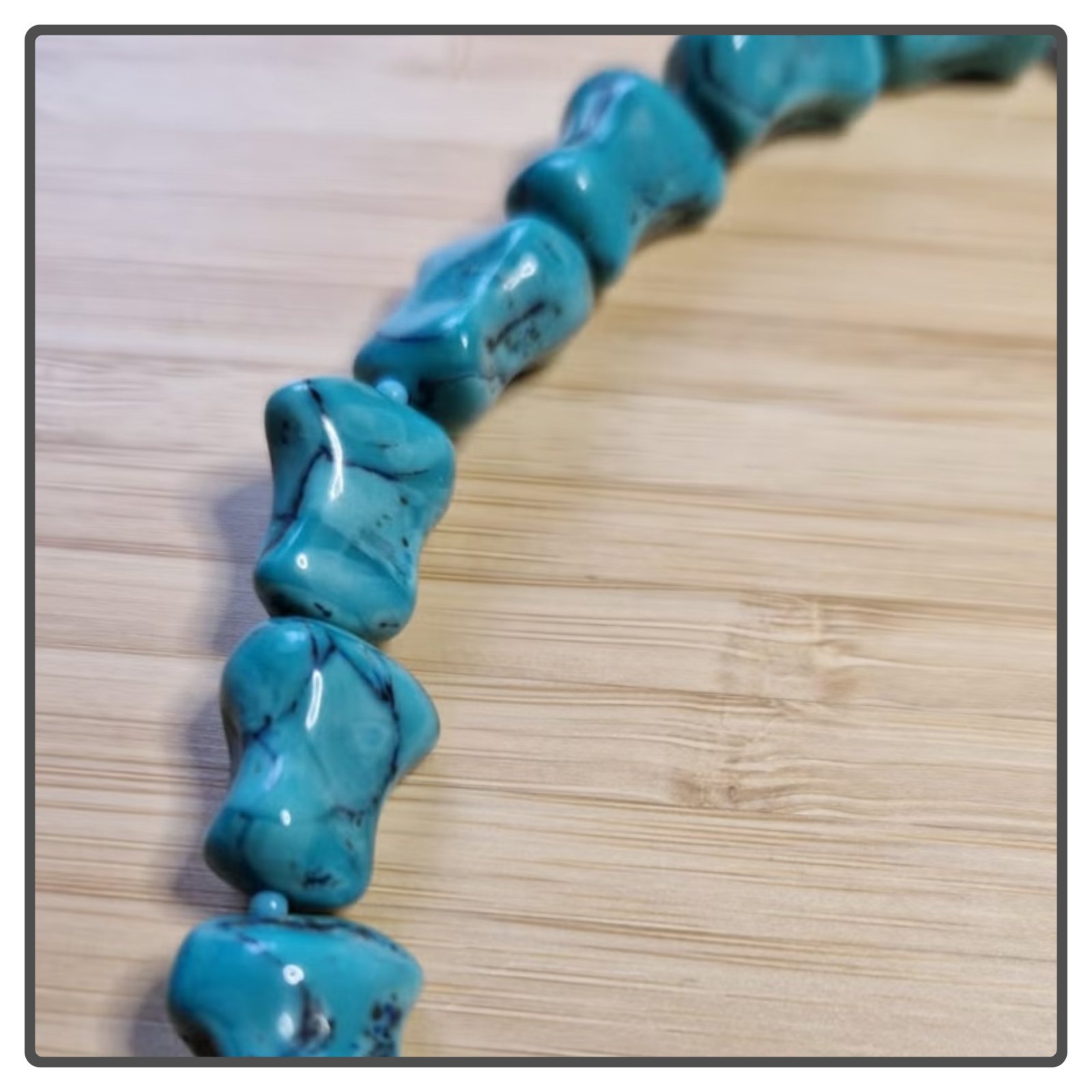 En pierres. Longueur fermé 58 cm 
