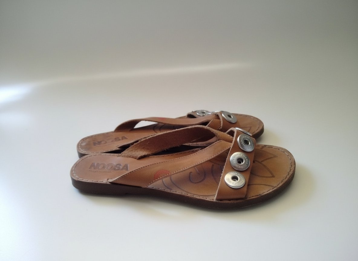En cuir by Noosa