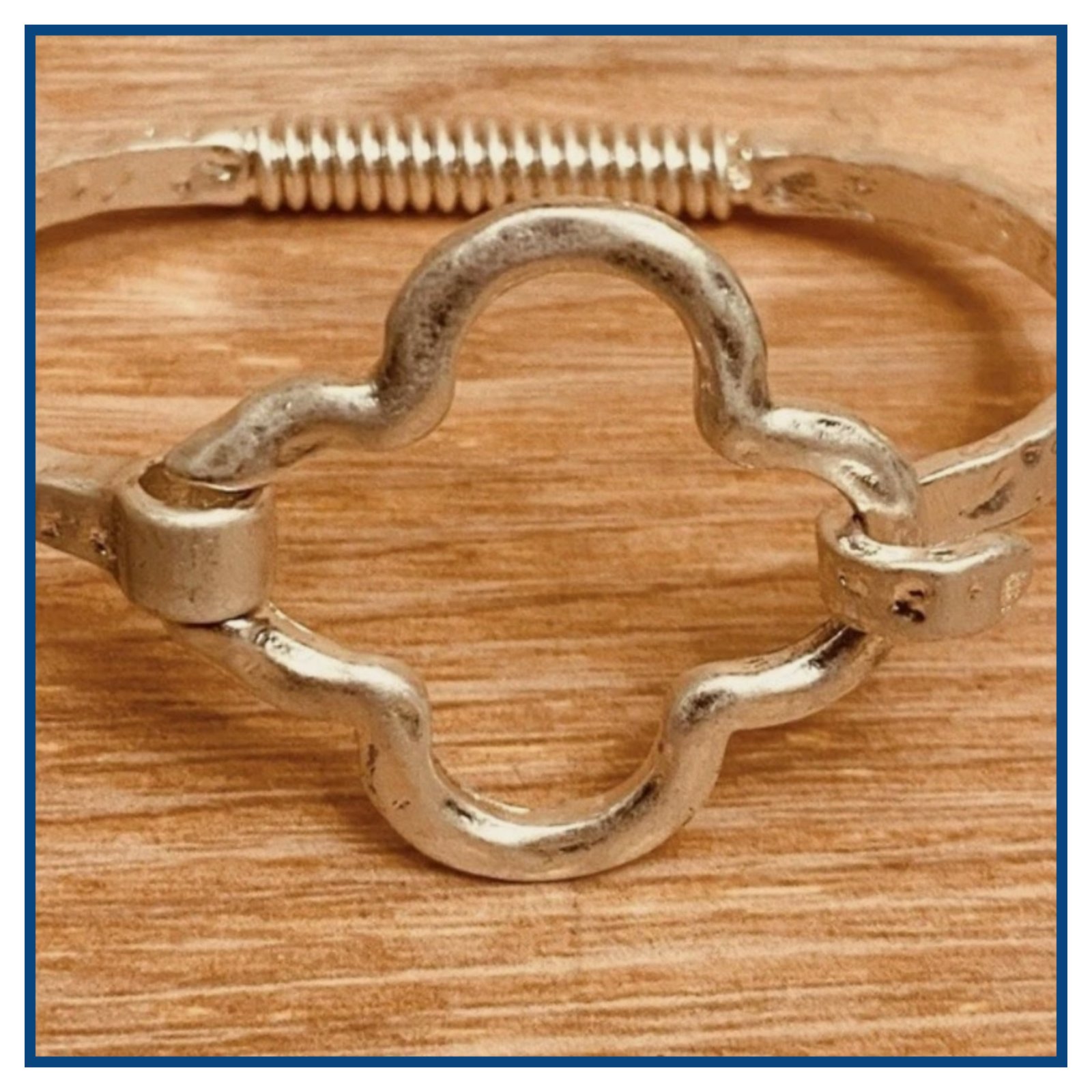 Un bracelet 