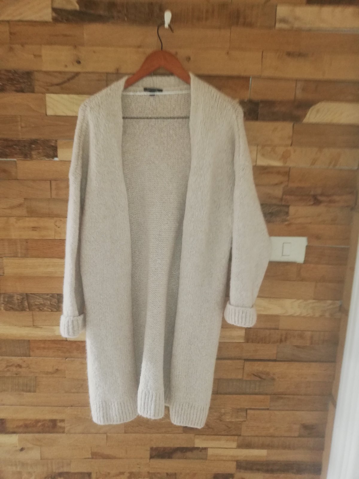 By COMMA la taille mentionnée L il convient à la taille 46