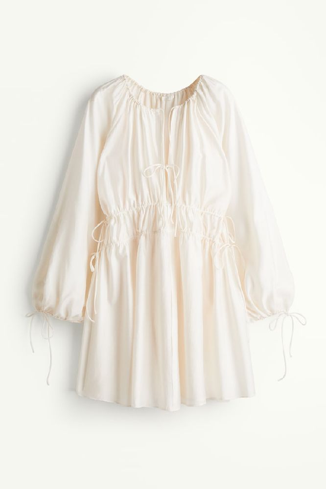 Robe avec détails à nouer