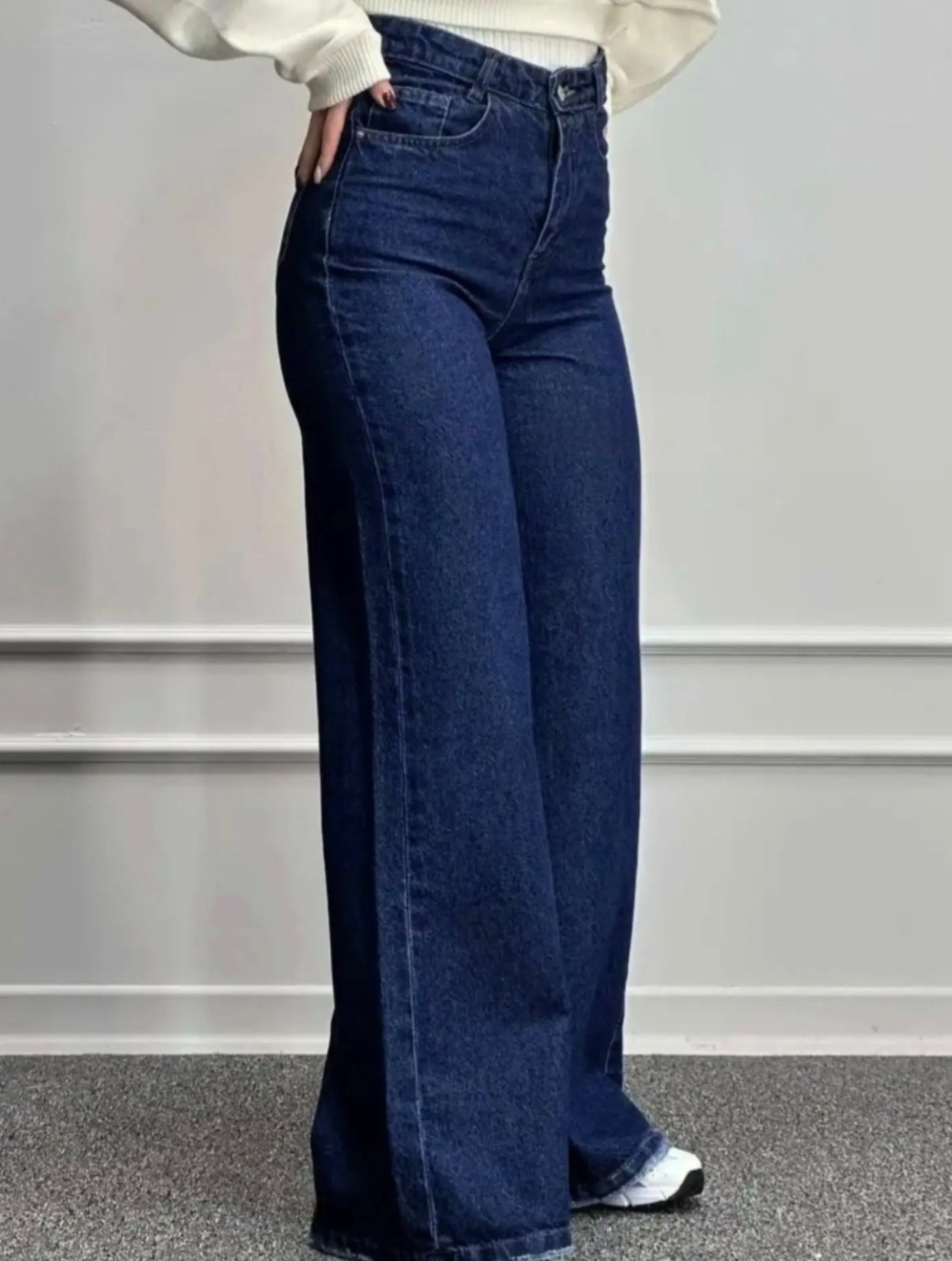 Pantalon jean foncé très tendance 