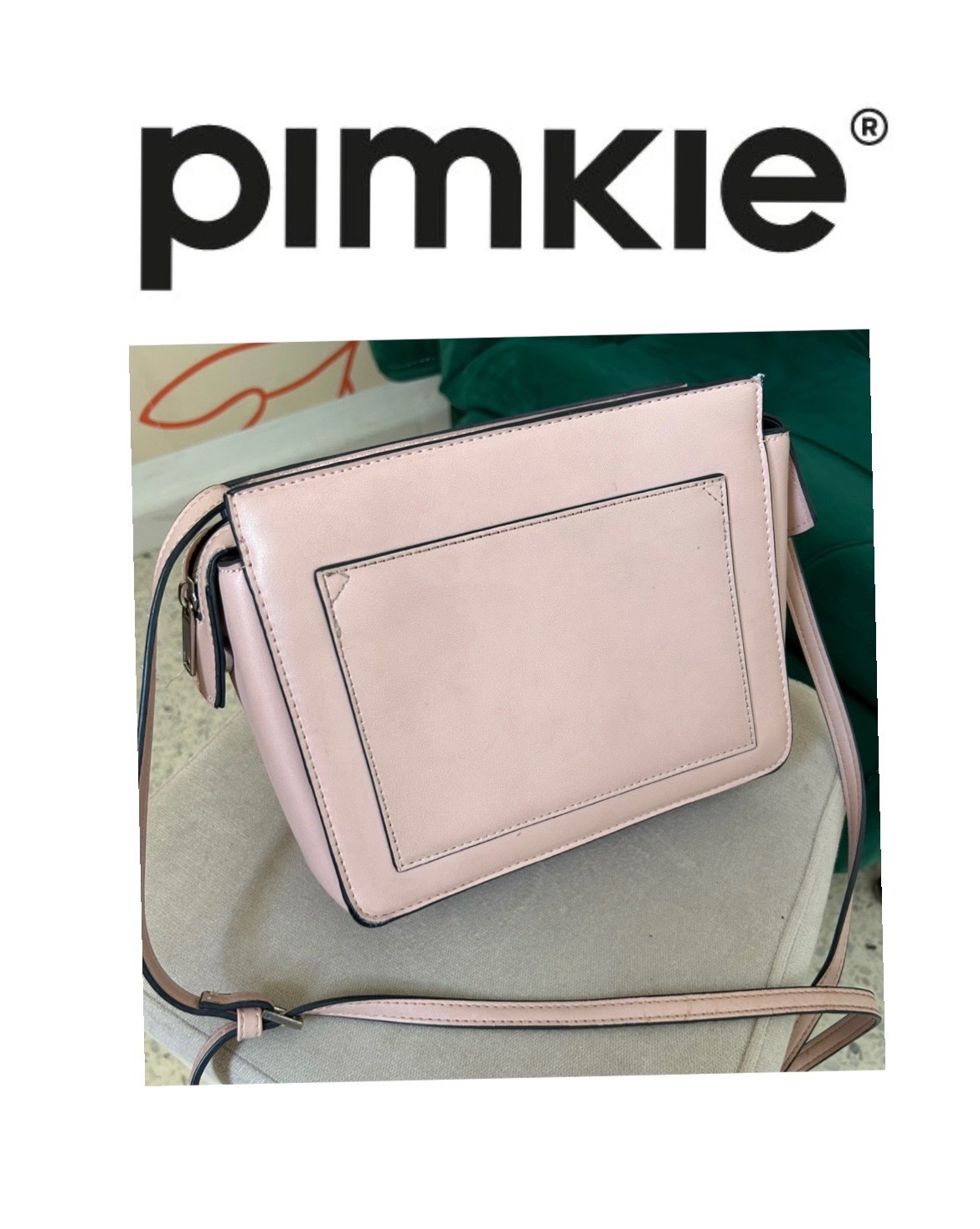 Un sac à main rose poudré avec une fine anse réglable Pimkie 