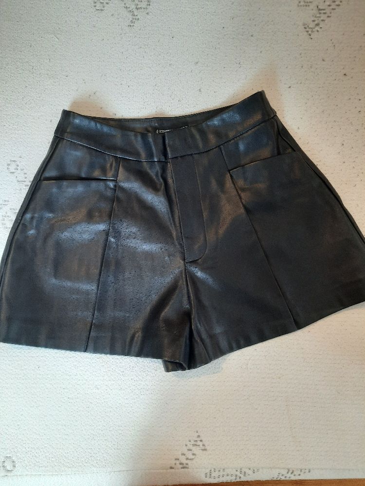 Short semili cuir Stradivarius 
