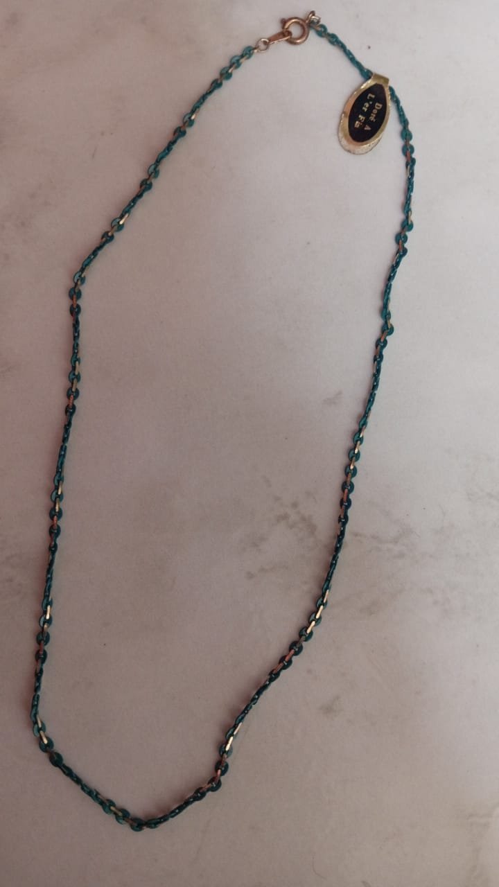 Deux colliers bleu et noir neuf à 15 dt 