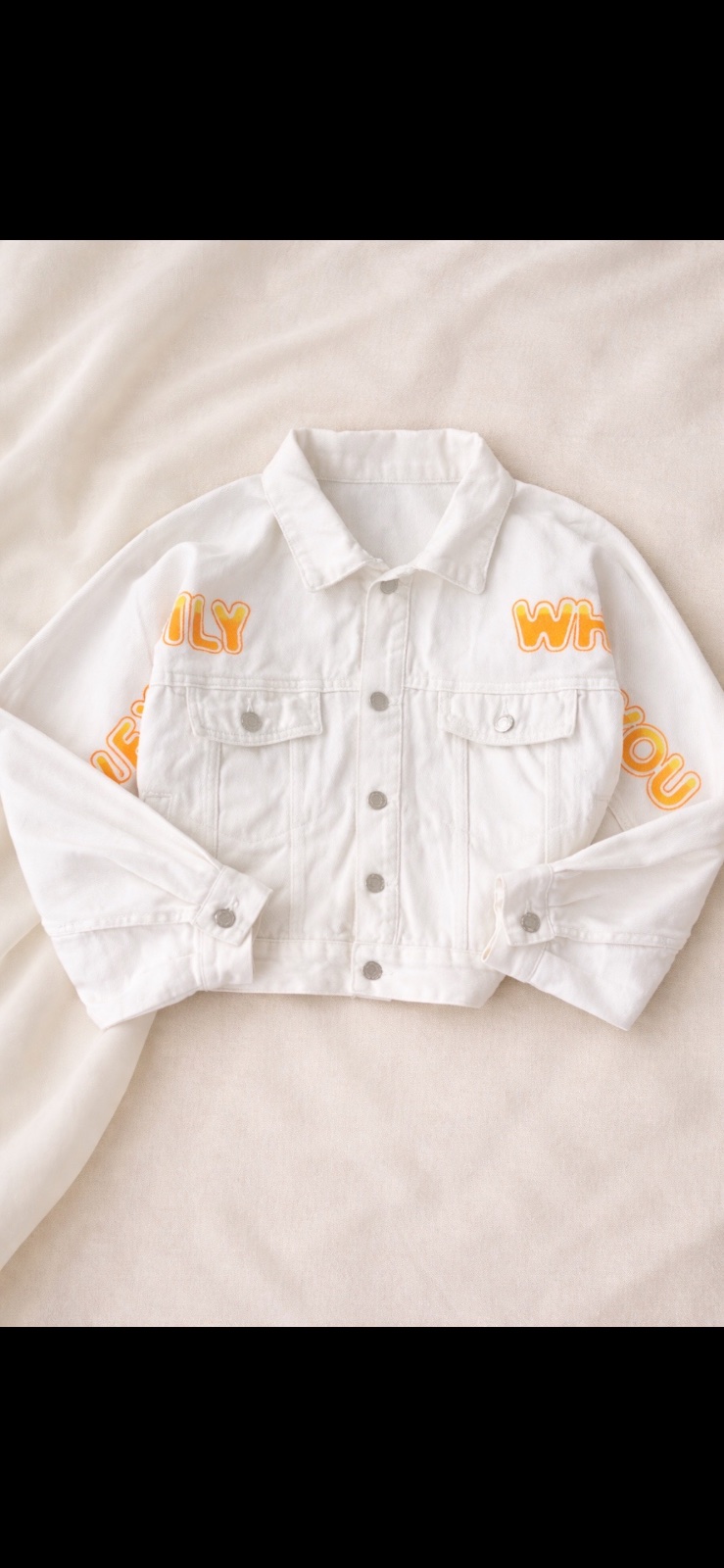 Veste en jean blanche cropped imprimé orange – style streetwear